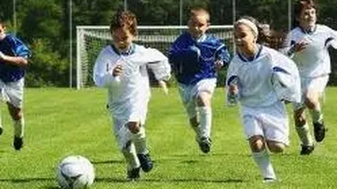 彭小苒声明辟谣“潜规则”指控，决定采取法律行动