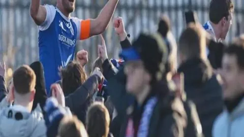 “76人今夏寻求交易乔治，勇士、老鹰暗中觊觎”